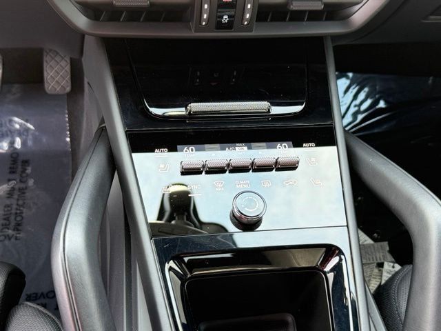 Used 2025 Porsche Cayenne Coupe AWD/4WD image 16