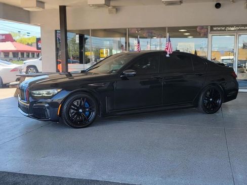 Used 2020 BMW 740i xDrive w/ M Sport Package image 5