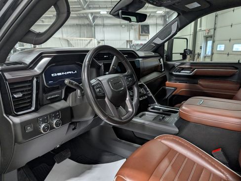 Used 2024 GMC Sierra 3500 Denali Ultimate AWD/4WD image 16