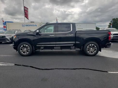 Used 2022 Chevrolet Silverado 1500 High Country w/ Technology Package AWD/4WD image 9