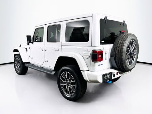Used 2023 Jeep Wrangler Unlimited Sahara image 5