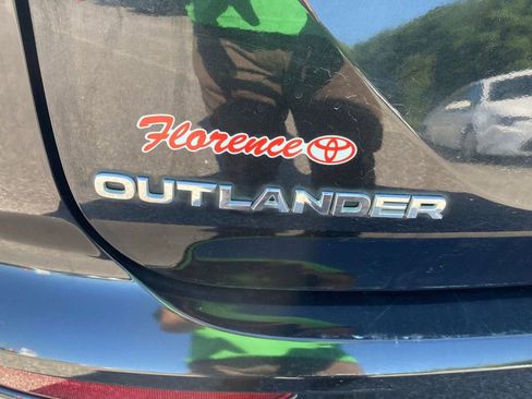 Used 2023 Mitsubishi Outlander ES FWD image 15