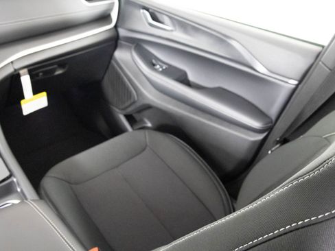 New 2025 Jeep Grand Cherokee Laredo X image 30