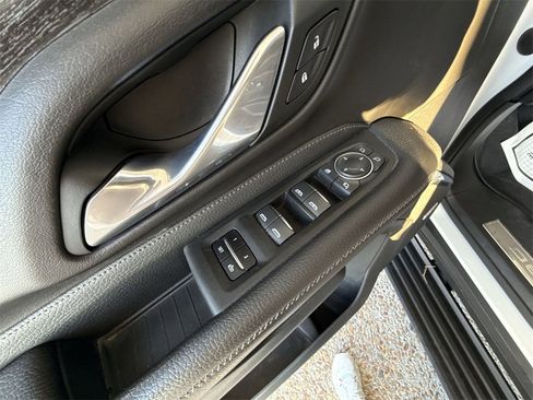 Used 2022 GMC Yukon XL Denali w/ Denali Premium Package image 23