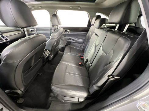 Used 2022 Kia Sorento S w/ Panoramic Sunroof Package image 25