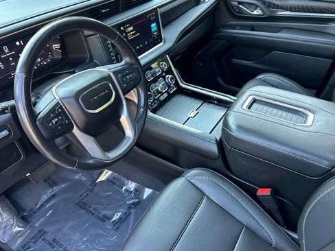 Used 2022 GMC Yukon XL Denali image 9