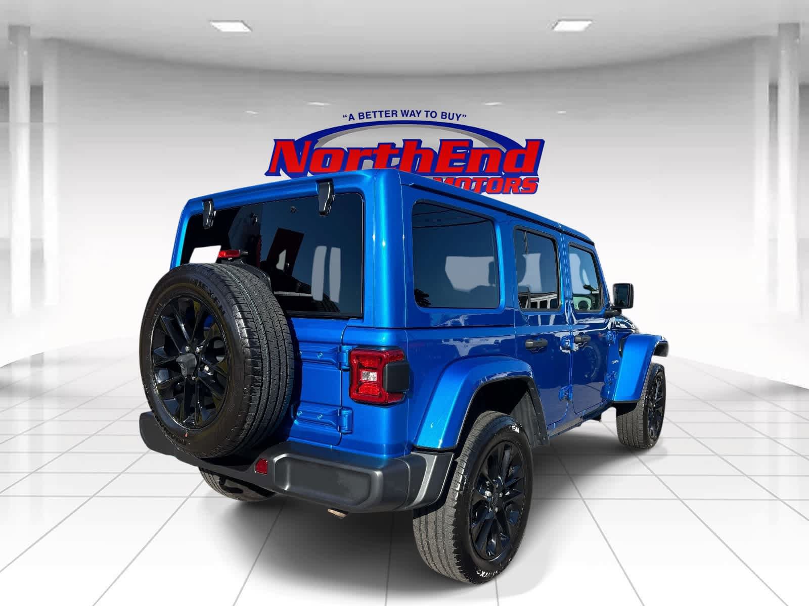 Used 2024 Jeep Wrangler Unlimited Sahara w/ Technology Group AWD/4WD image 3
