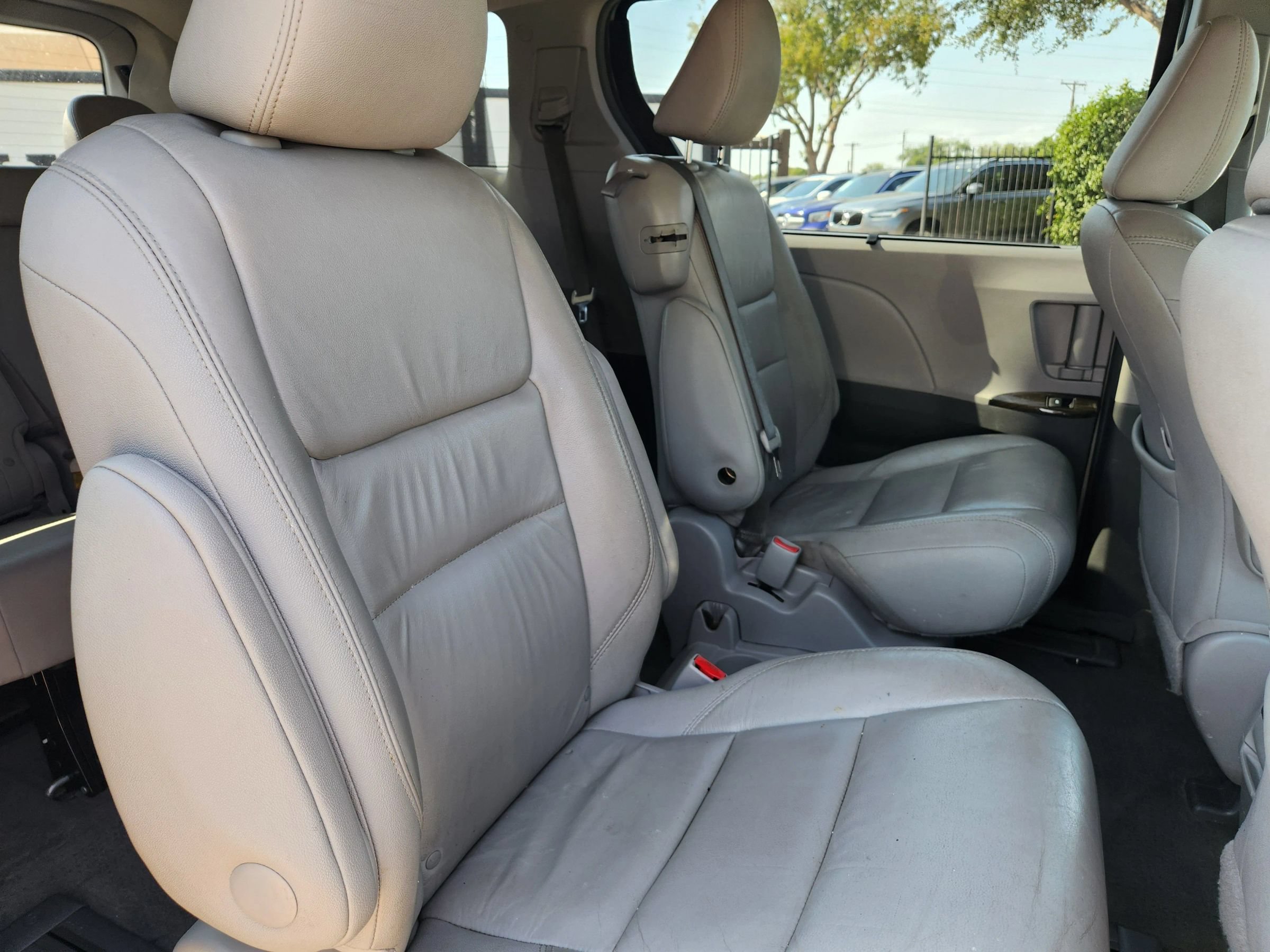Used 2016 Toyota Sienna XLE FWD image 13