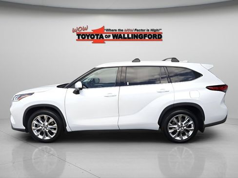 Used 2023 Toyota Highlander Limited AWD/4WD image 2