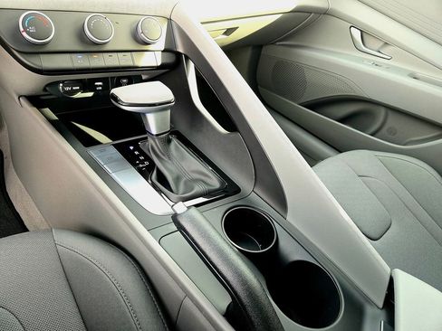 New 2026 Hyundai Elantra SE image 13