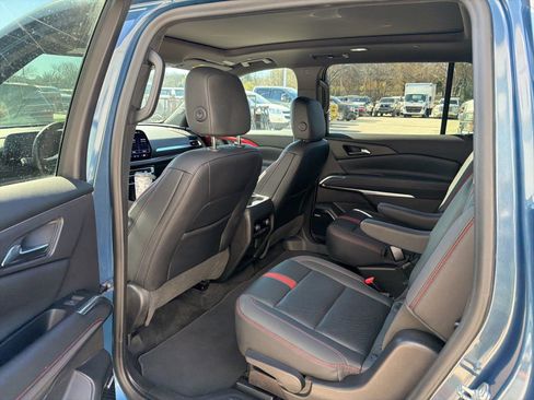 Used 2024 Chevrolet Traverse RS image 10