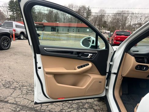 Used 2019 Porsche Macan image 14