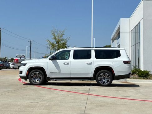 Used 2024 Jeep Wagoneer L Series II w/ Flexible Seating Group AWD/4WD image 3