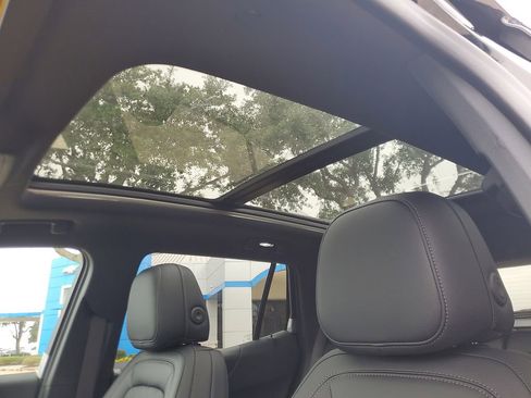 New 2026 Chevrolet Equinox LT w/ Convenience Package II FWD image 18