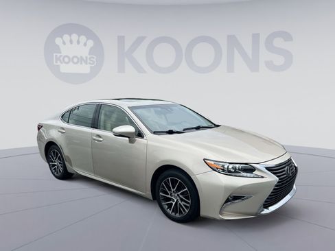 Used 2017 Lexus ES 350 w/ Luxury Package FWD image 10