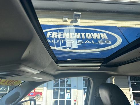 Used 2017 RAM 1500 Laramie AWD/4WD image 23