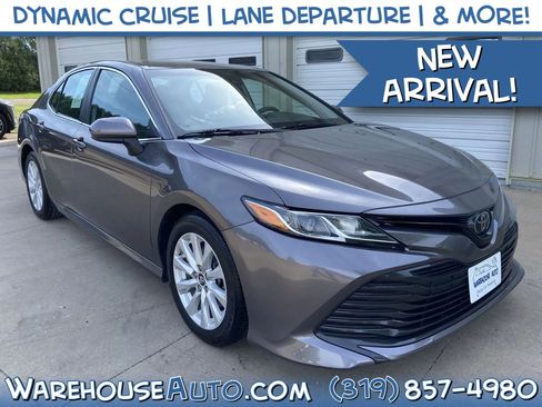 Used 2019 Toyota Camry LE FWD image 1