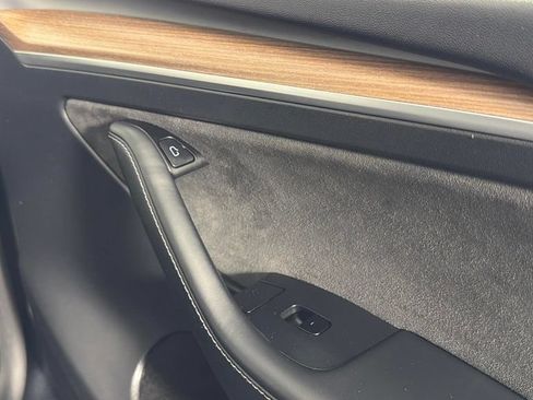 Used 2025 Tesla Model Y Long Range RWD image 38