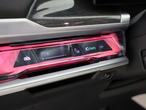 Used 2023 BMW 760i xDrive image 22