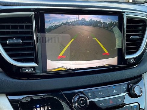 Used 2024 Chrysler Pacifica Touring-L image 21