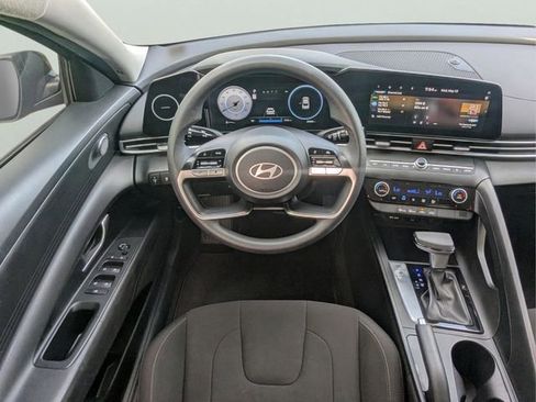 Used 2024 Hyundai Elantra SEL FWD image 13
