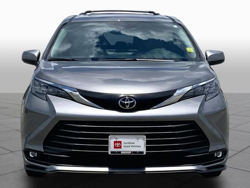 Certified 2026 Toyota Sienna XLE FWD image 4