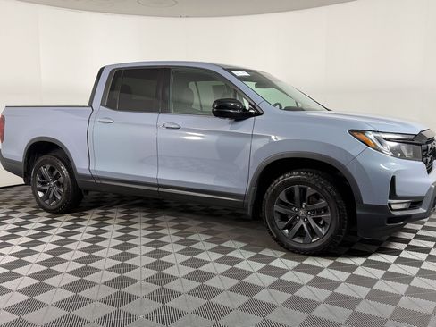 Used 2024 Honda Ridgeline Sport image 6