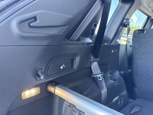 Used 2025 Mitsubishi Outlander ES image 12