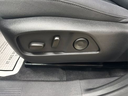 Used 2025 Chevrolet Equinox LT w/ Convenience Package II image 37