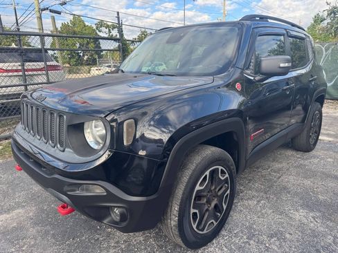Used 2016 Jeep Renegade Trailhawk w/ Premium Trailhawk Package AWD/4WD image 2