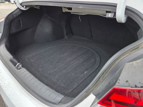 Used 2025 Hyundai Elantra SEL FWD image 29