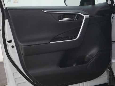Used 2021 Toyota RAV4 Limited AWD/4WD image 18