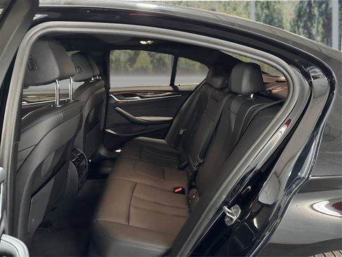 Used 2019 BMW 530i xDrive image 10