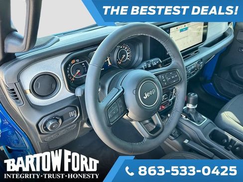 Used 2025 Jeep Wrangler Willys image 9