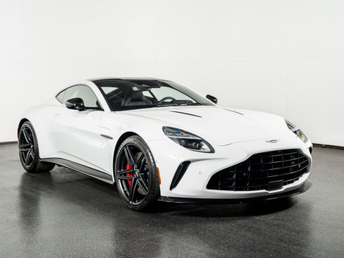 Used 2025 Aston Martin V8 Vantage Coupe image 4