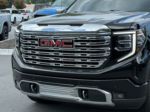 Used 2024 GMC Sierra 1500 Denali AWD/4WD image 9