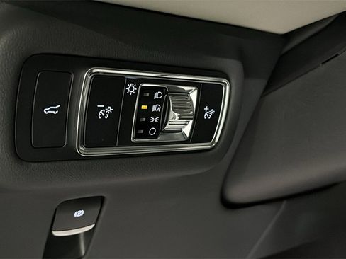 Used 2025 Lincoln Nautilus Premier w/ Equipment Group 102A image 14