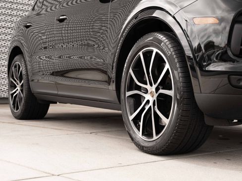 Used 2022 Porsche Cayenne Platinum Edition AWD/4WD image 33