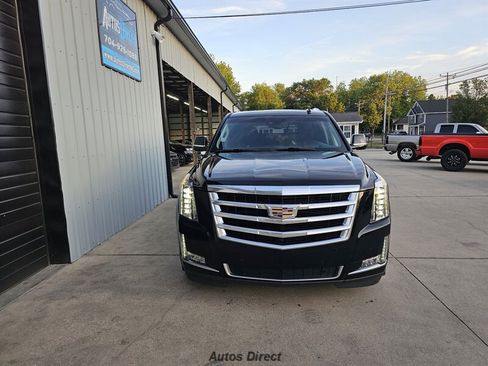 Used 2015 Cadillac Escalade Luxury AWD/4WD image 21