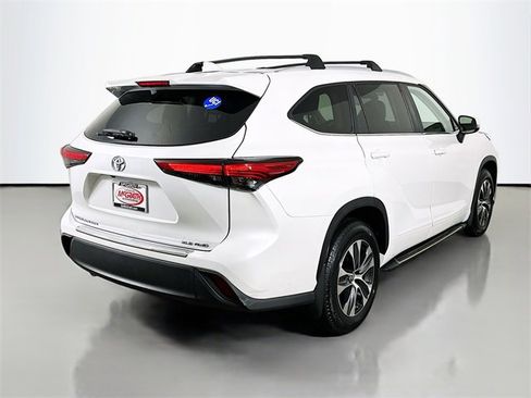 Used 2023 Toyota Highlander XLE image 21