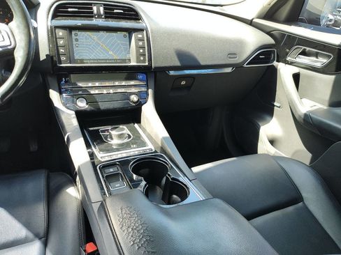 Used 2017 Jaguar F-PACE Premium AWD/4WD image 47