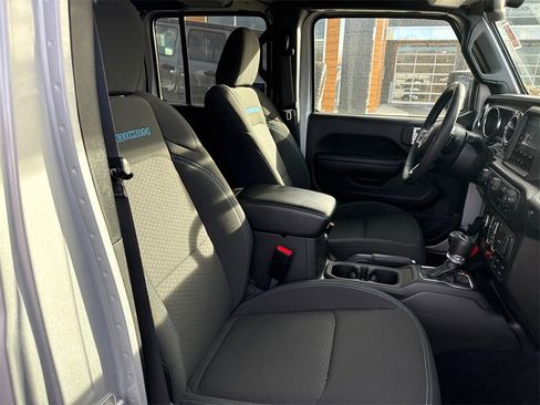 Used 2023 Jeep Wrangler Unlimited Rubicon 4xe image 15
