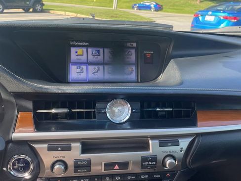 Used 2013 Lexus ES 300h w/ Luxury Pkg FWD image 32
