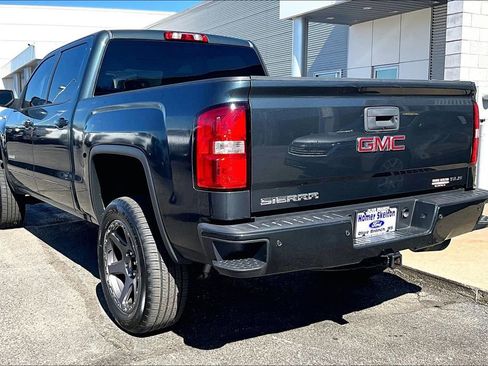 Used 2017 GMC Sierra 1500 SLE w/ SLE Value Package image 3