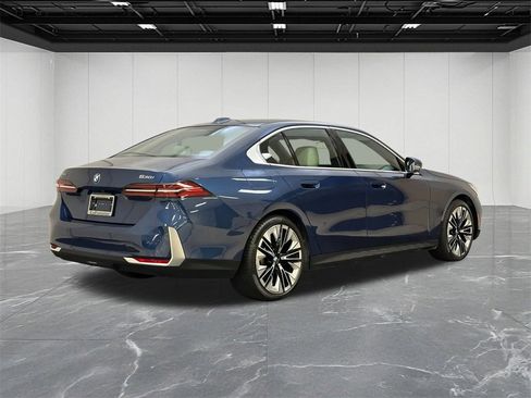 Used 2024 BMW 530i xDrive w/ Premium Package image 9