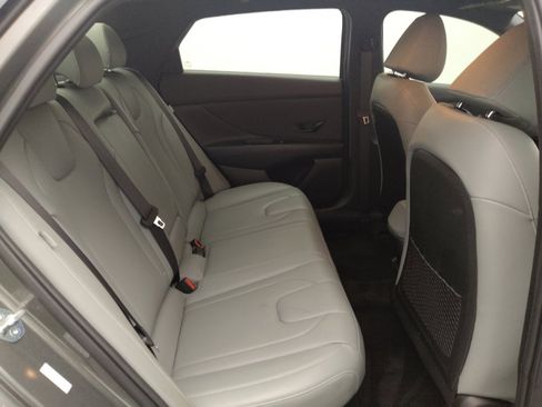 Used 2025 Hyundai Elantra Limited FWD image 19