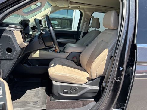 Used 2023 Ford Expedition Limited AWD/4WD image 12