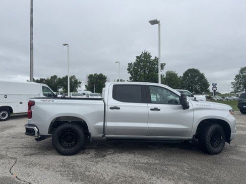 Used 2022 Chevrolet Silverado 1500 Custom AWD/4WD image 10