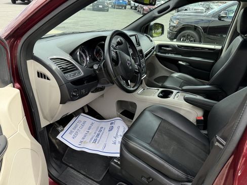 Used 2019 Dodge Grand Caravan SXT FWD image 9