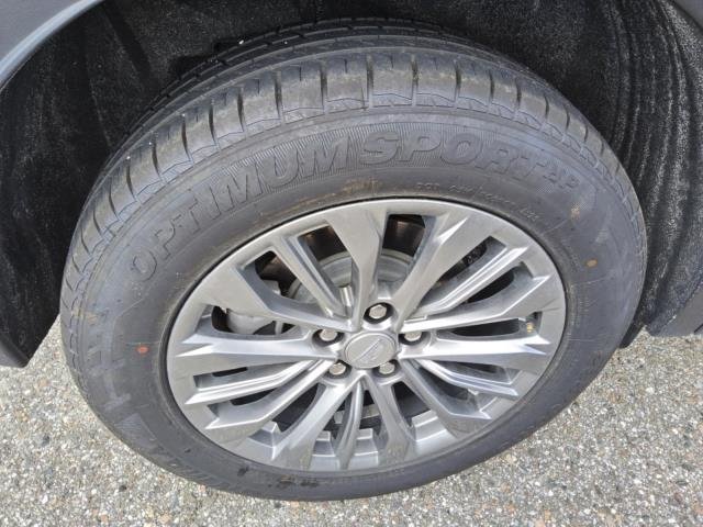 Used 2024 Cadillac XT4 Premium Luxury w/ Cold Weather Package FWD image 22